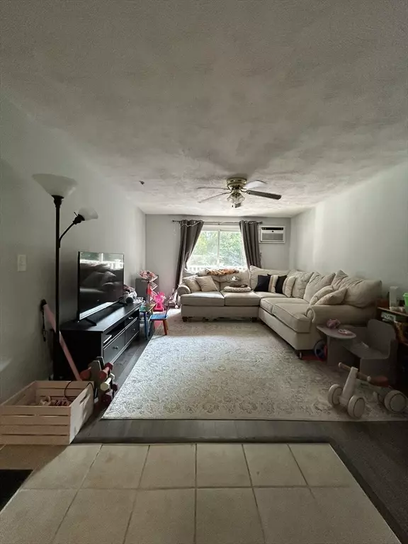 Billerica, MA 01821,10 Karen Cir #24