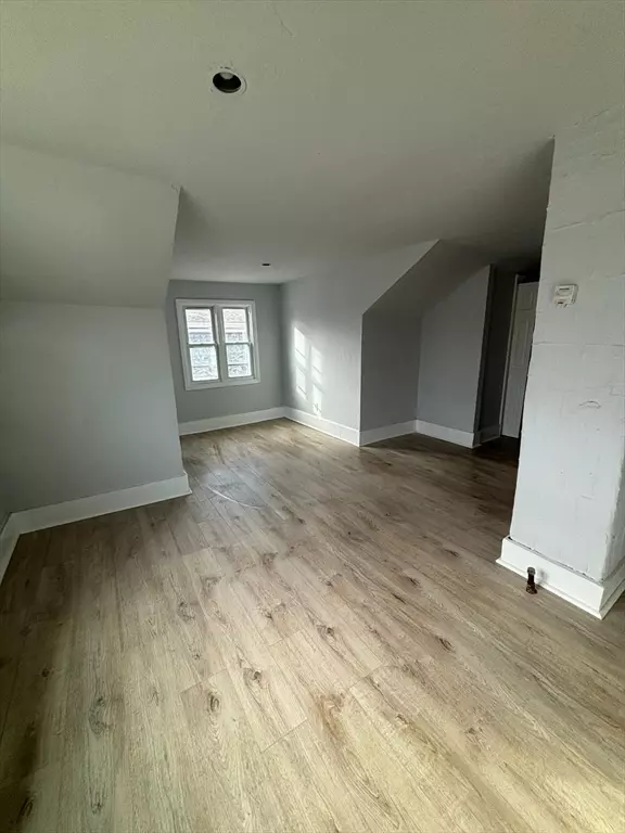 Worcester, MA 01604,9 Winthtop St