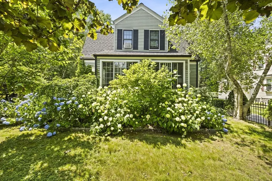293 School St, Whitman, MA 02382