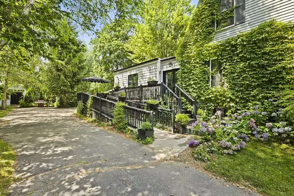 Whitman, MA 02382,293 School St