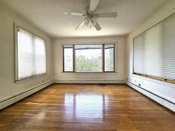 Newton, MA 02459,20 Willow Street #2
