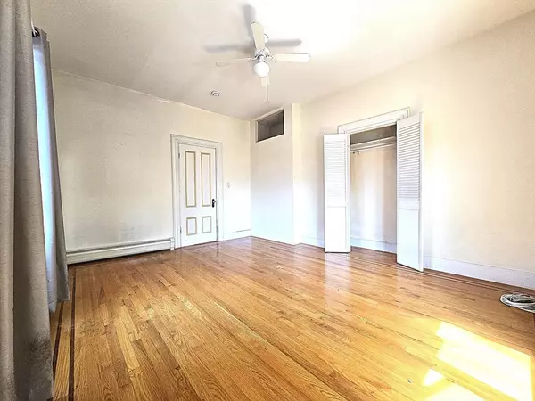 Newton, MA 02459,20 Willow Street #2
