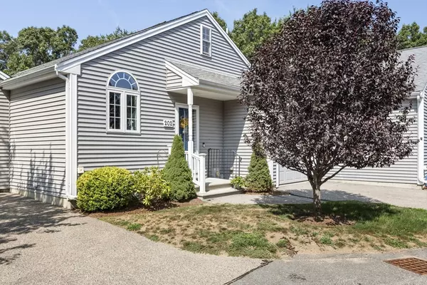 Bellingham, MA 02019,202 Village Ln #202
