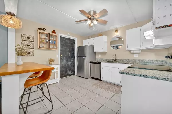 Rowley, MA 01969,20 Lawrence Rd #5