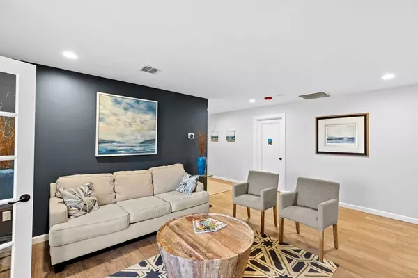 Hanover, MA 02339,1112 Washington St