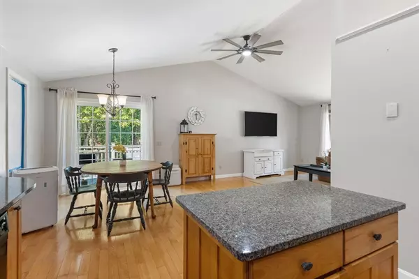 Brookline, NH 03033,4 Cross Road