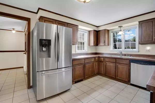 South Hadley, MA 01075,11 Sycamore Knls