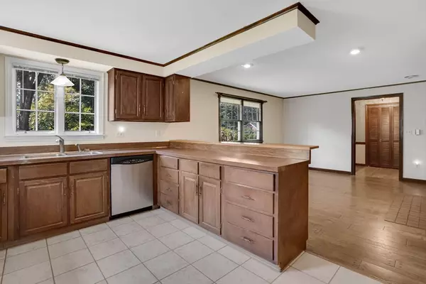 South Hadley, MA 01075,11 Sycamore Knls