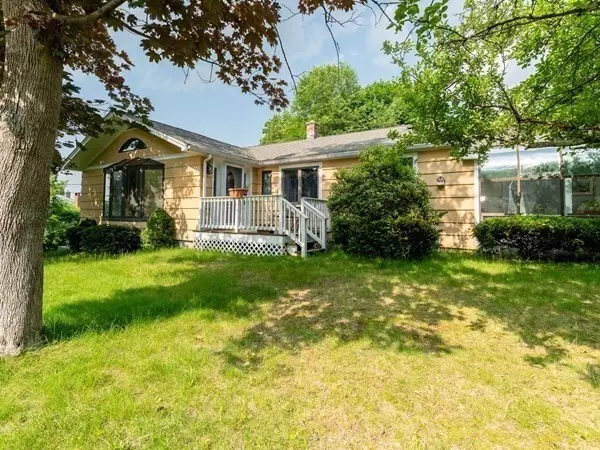 Springfield, MA 01128,71 Hilltop St