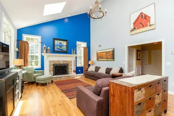Norfolk, MA 02056,14 Essex St