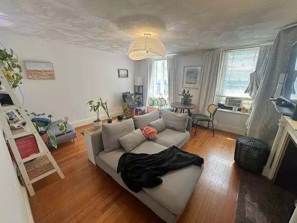 15 Charles #2R, Boston, MA 02114