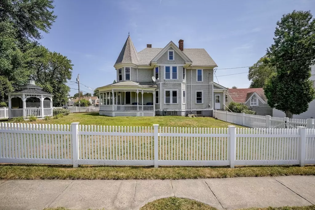 Holyoke, MA 01040,1114 Hampden St