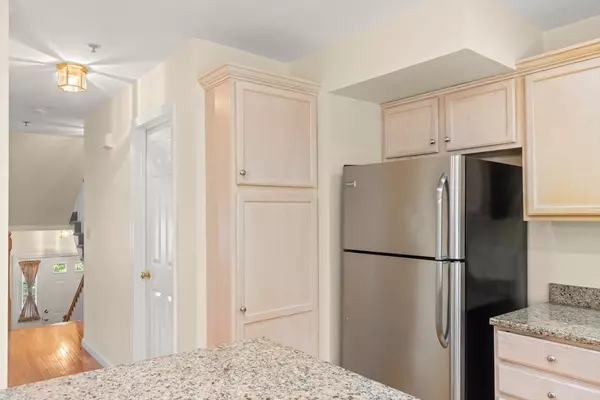 Danvers, MA 01923,35 Collins St #87