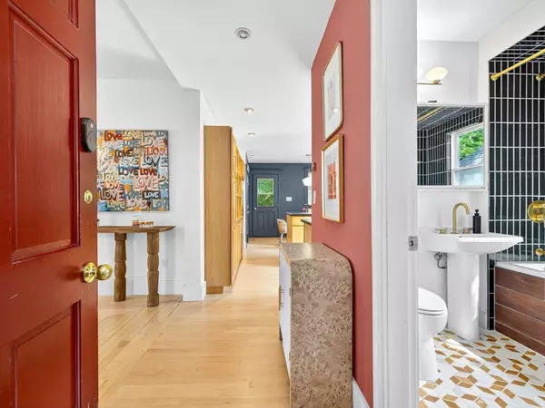 Somerville, MA 02143,17 Linden Avenue #2