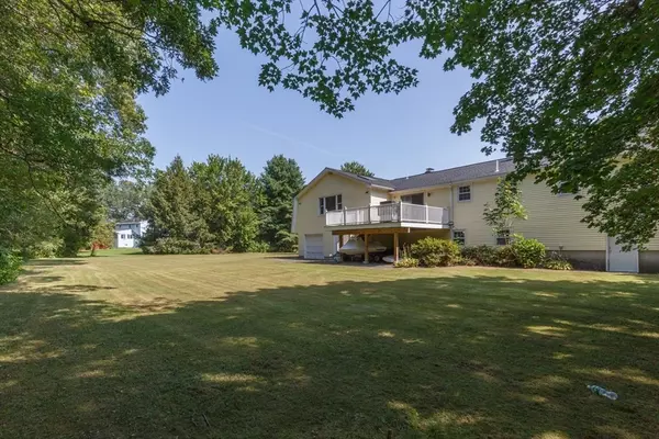 Dracut, MA 01826,21 Sue Ann Dr