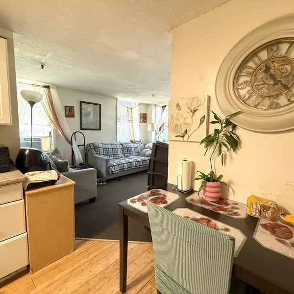46 Amesbury #4D, Lawrence, MA 01840