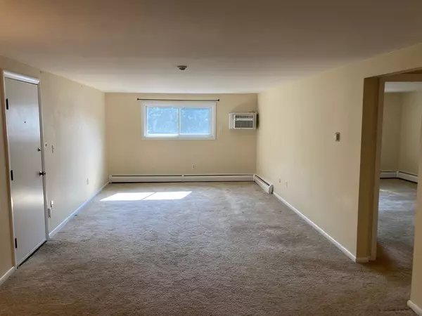 Wrentham, MA 02093,131 Creek St #9