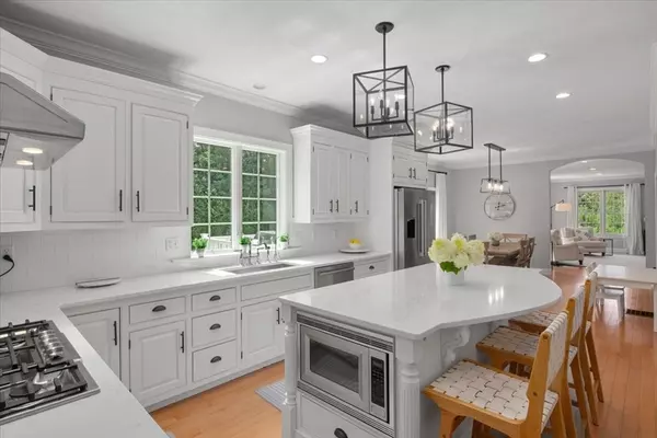 Norfolk, MA 02056,14 Willow Pl