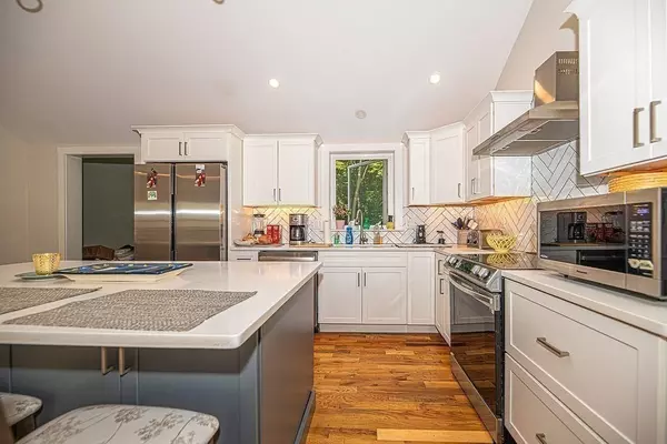 Newbury, MA 01951,62 Middle Rd
