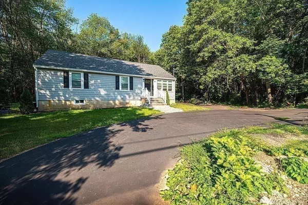 62 Middle Rd, Newbury, MA 01951