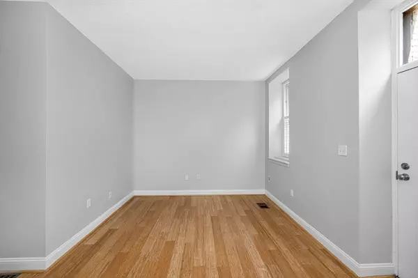 Lowell, MA 01852,201 Thorndike St #5-02