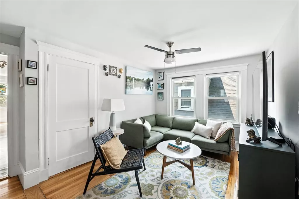 Salem, MA 01970,65 Endicott St #3