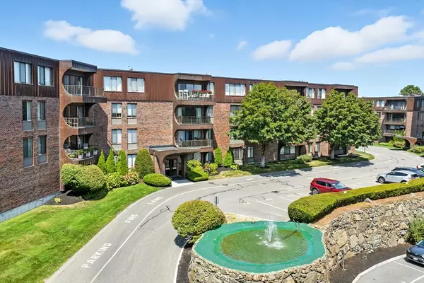 Swampscott, MA 01907,1006 Paradise Rd #1H