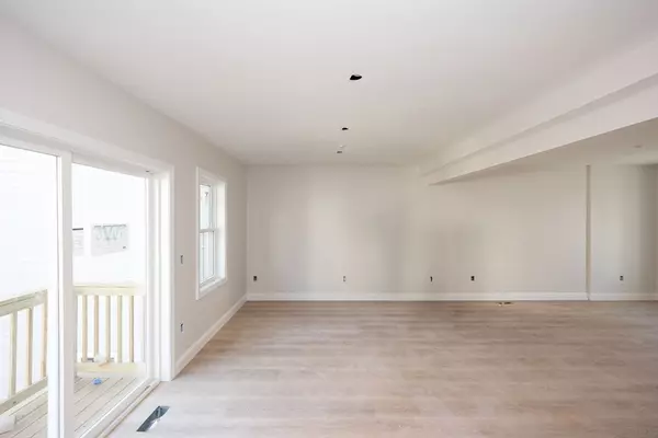 Worcester, MA 01604,17-B Mott Street