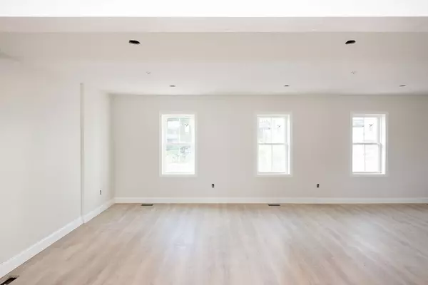 Worcester, MA 01604,17-B Mott Street