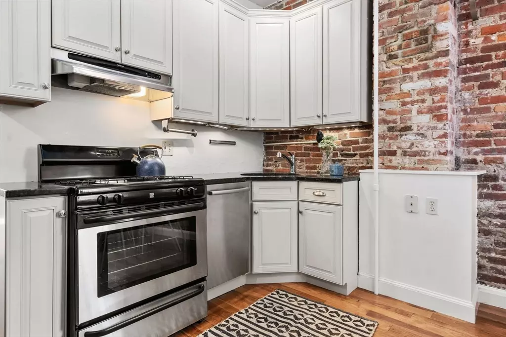 Boston, MA 02114,11 Phillips St #2