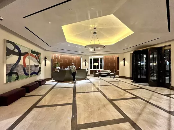 Boston, MA 02114,100 Lovejoy Wharf #8M