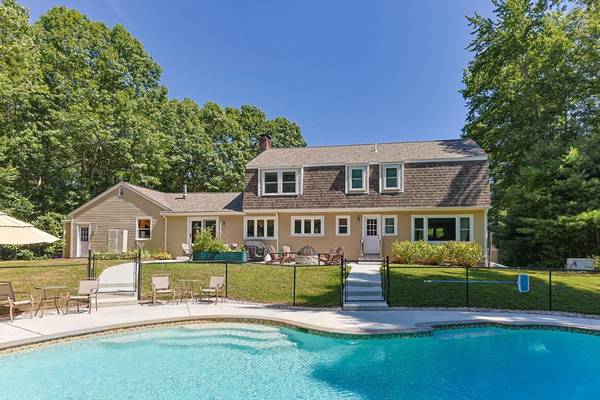 106 Upland Rd, Plympton, MA 02367