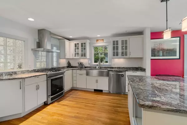 Chelmsford, MA 01824,8 Woodlawn Ave