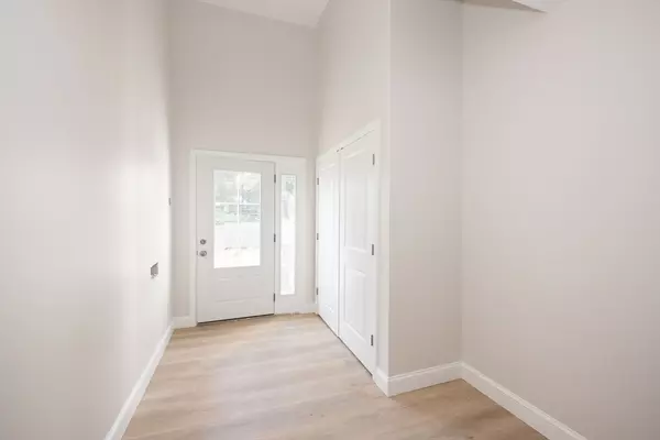 Worcester, MA 01604,17-C Mott Street