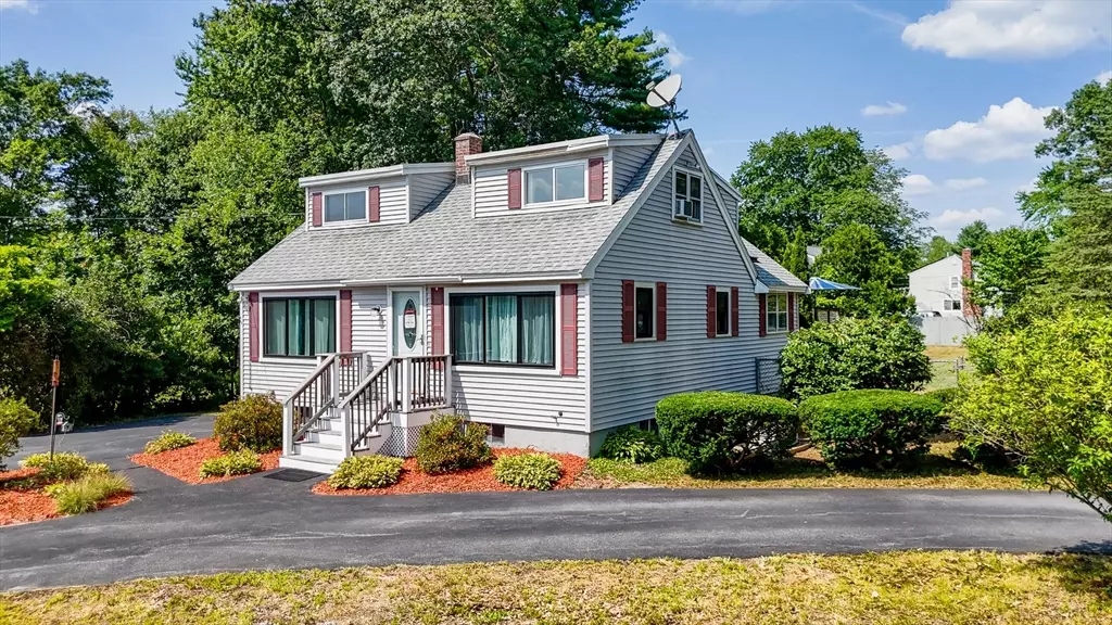 31 Grove Ave, Dracut, MA 01826