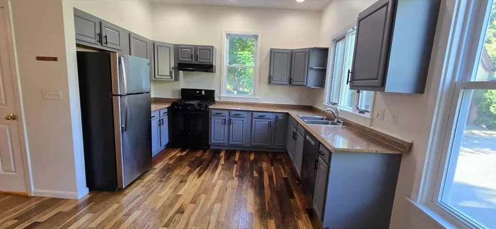 30 Fairmount Ave #1, Weymouth, MA 02189
