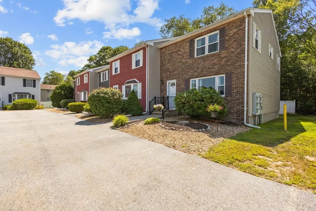Webster, MA 01570,19 Highcrest Park #19