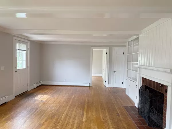 Plainville, MA 02762,18 Taunton St #18A