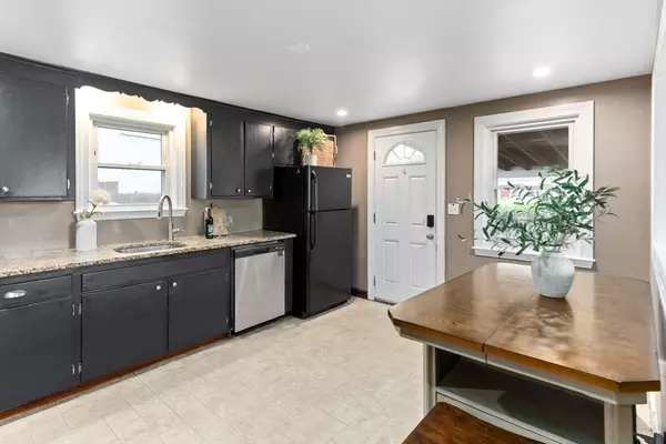 Plainville, MA 02762,12 Grant St