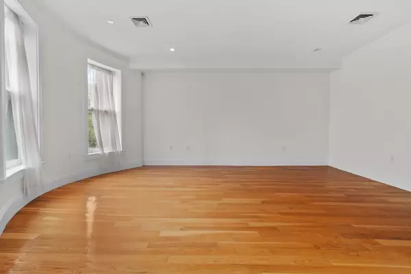 Boston, MA 02118,86 W Springfield St #2