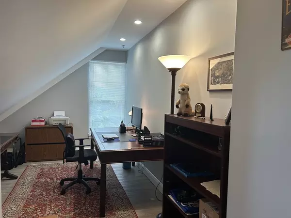 Needham, MA 02492,15 Oak #302