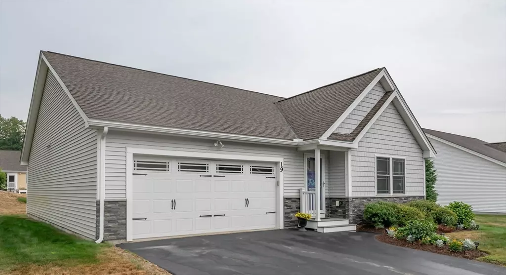 Kingston, NH 03848,19 Monarch Way #19