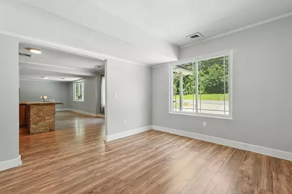 Montgomery, MA 01085,83 Main Road