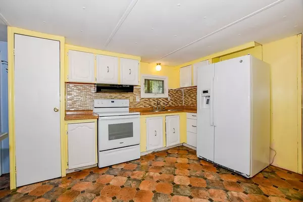 Wareham, MA 02571,24 Kimberly Ct
