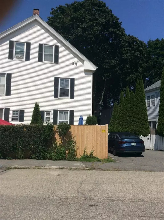4 Greenleaf St #A, Newburyport, MA 01950