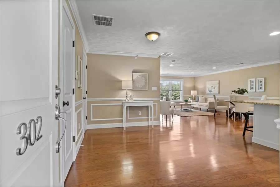 15 Church St #302, Wilmington, MA 01887