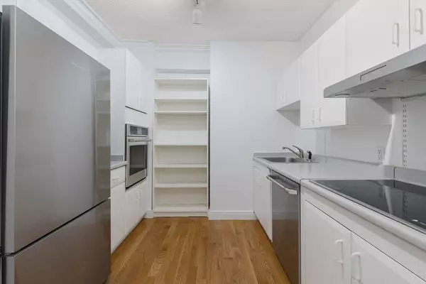 Boston, MA 02215,534 Beacon St #201