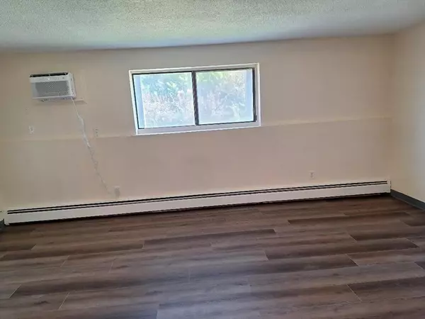 Salem, NH 03079,7 Tiffany Rd #3