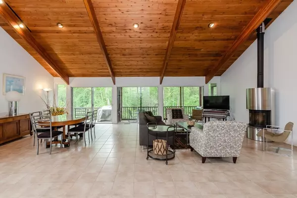 Dartmouth, MA 02748,3 Nonquitt Ave