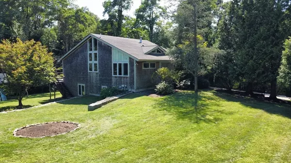 3 Nonquitt Ave, Dartmouth, MA 02748